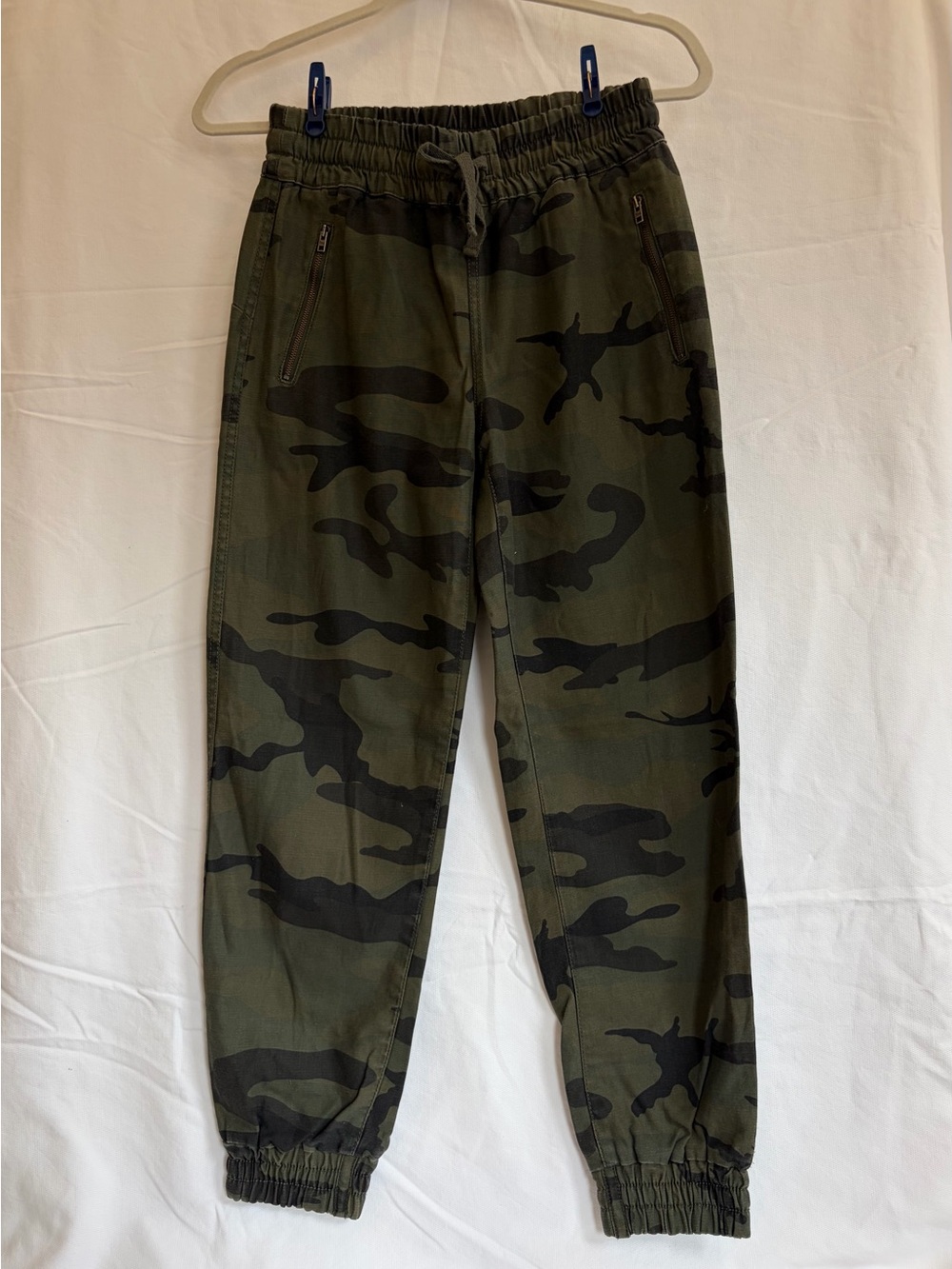 Aritzia TNA Camo Joggers